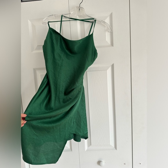 Green satin effect dress - Picture 3 of 8